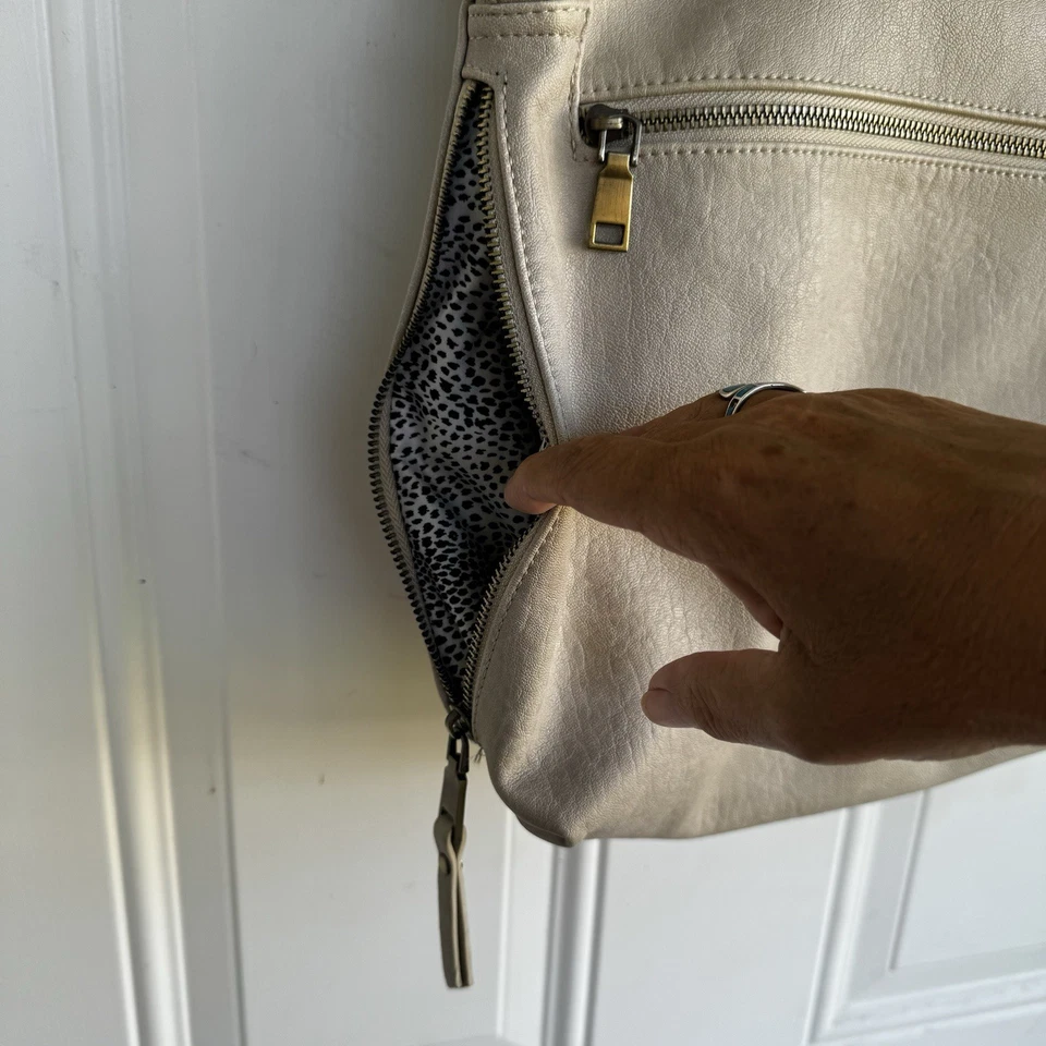 Sasha + Sofi Cartera de Transporte Oculta Bolso de Hombro Grande Crema Bolso 13 x 16” LEER Foto 4 de 4