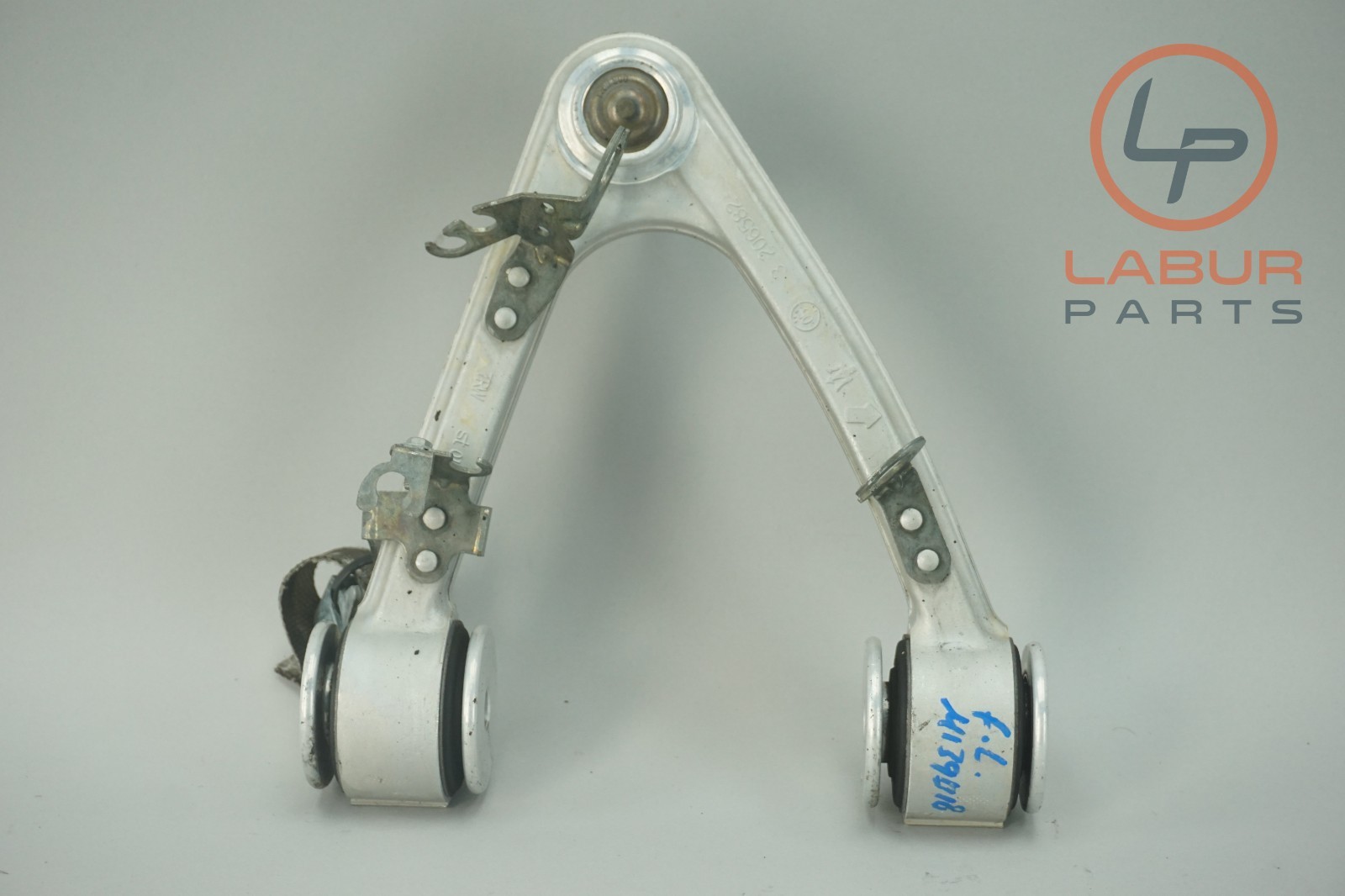 M139 03-08 Maserati Quattroporte Front Left Driver Side Upper Control Arm C895