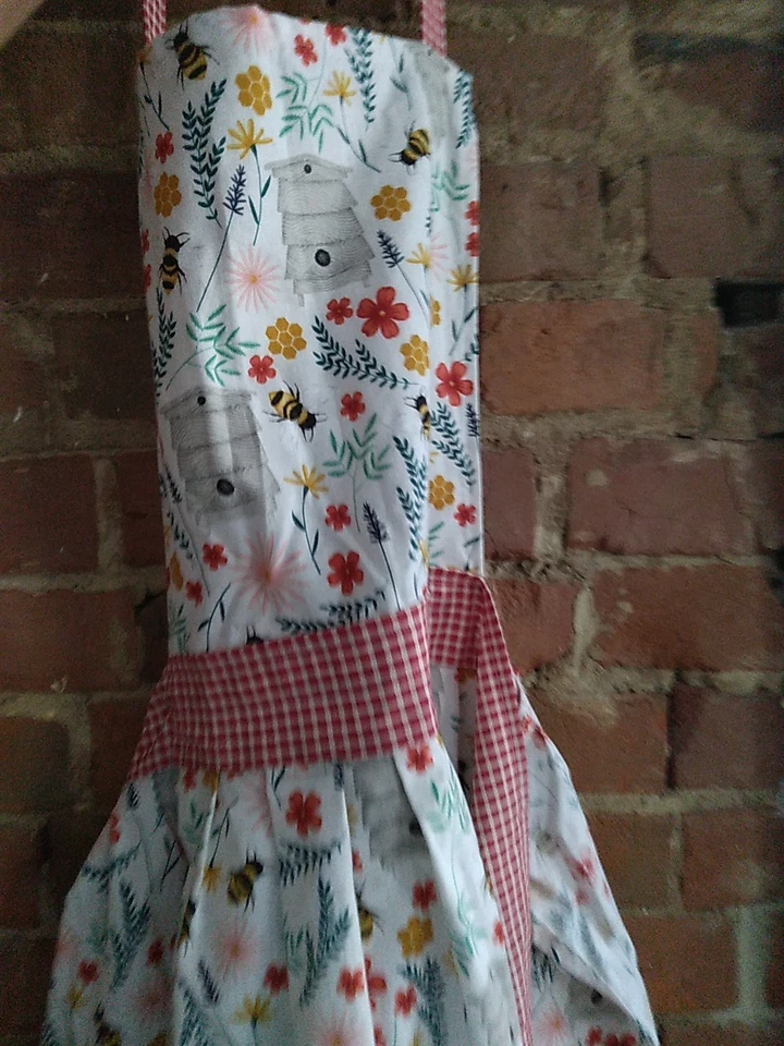 Delantal completo de abejas y flores Foto 3 de 4