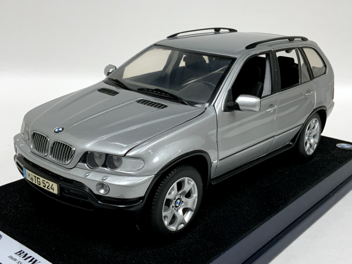 1/18 Kyosho BMW X5n4.4 in Silver all open parts Leather Base AB206