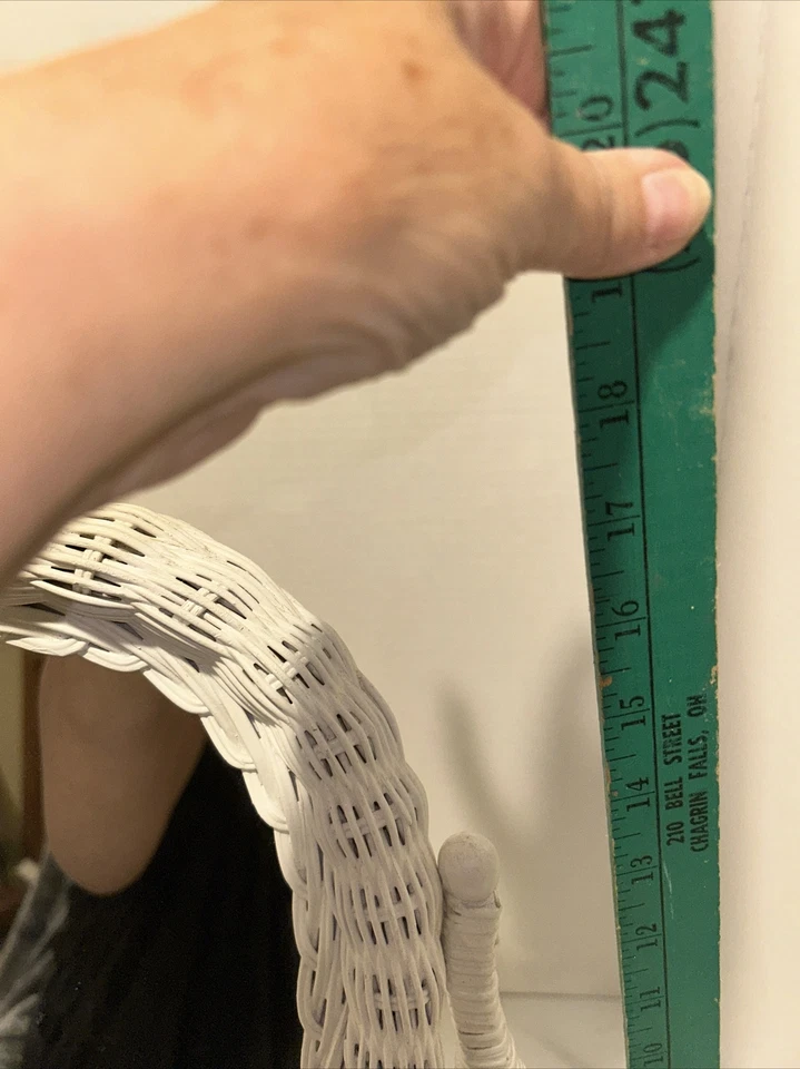 Vtg. Oval Country White Wicker Trim Vanity Chic Mirror With Painted Shelf MCM - Image 4 of 4