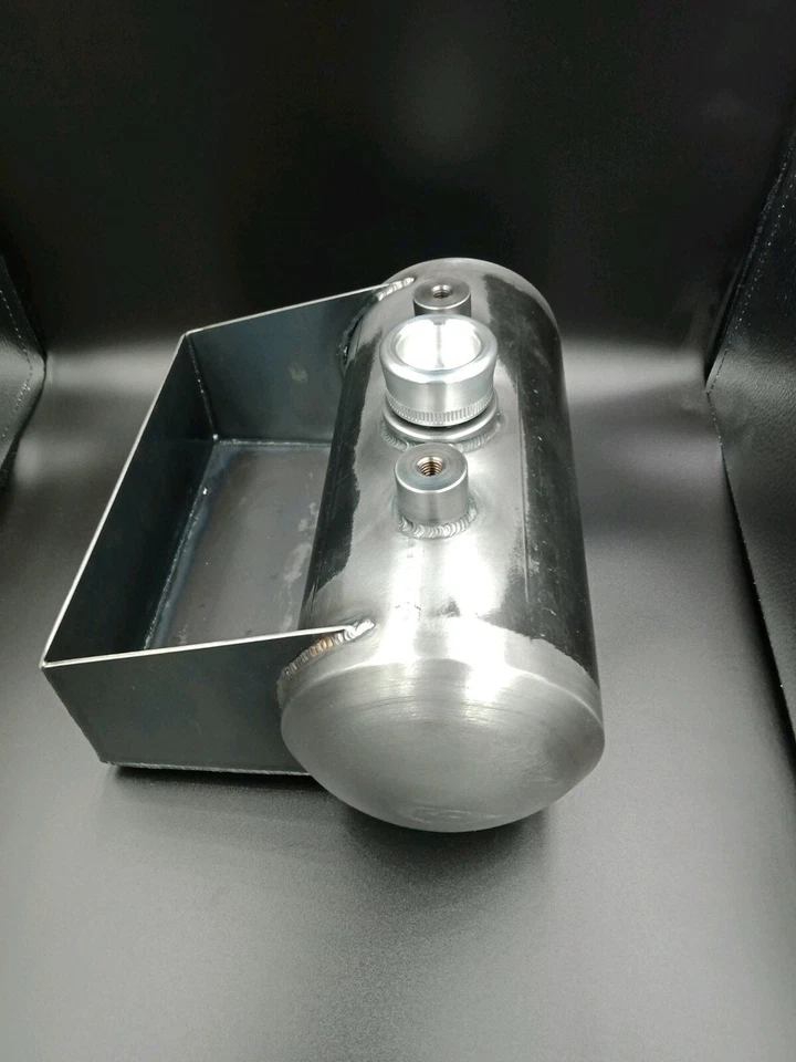 Tinworksinc Harley Davidson Softail Bobber/铲头/油箱,电池盒 — 第 3/4 张图片