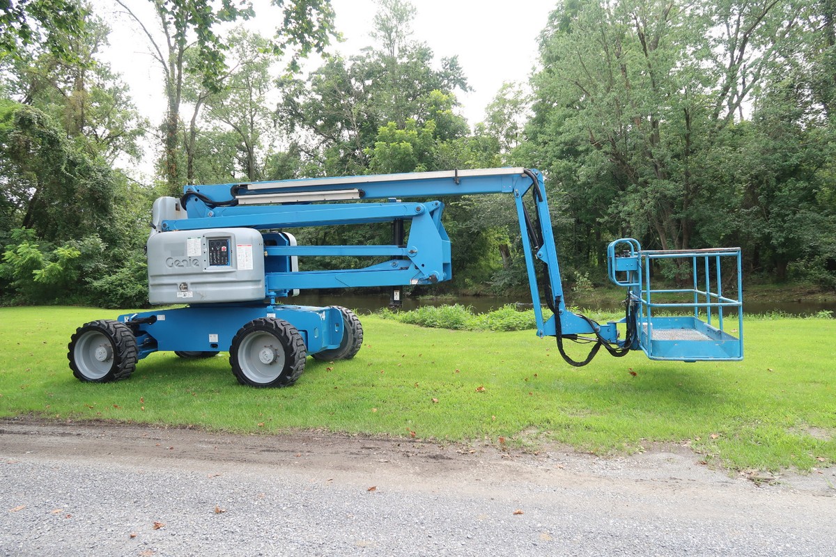 2013' Genie Z60/34 Boom Lift, Diesel, Manlift, 4x4 Drive, 60