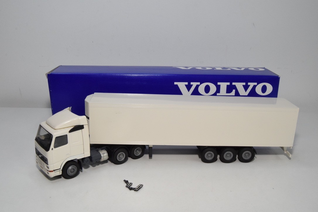 B71 1:50 CONRAD 280917 VOLVO FM12 GLOBETROTTER 4X2 TRUCK TRAILER