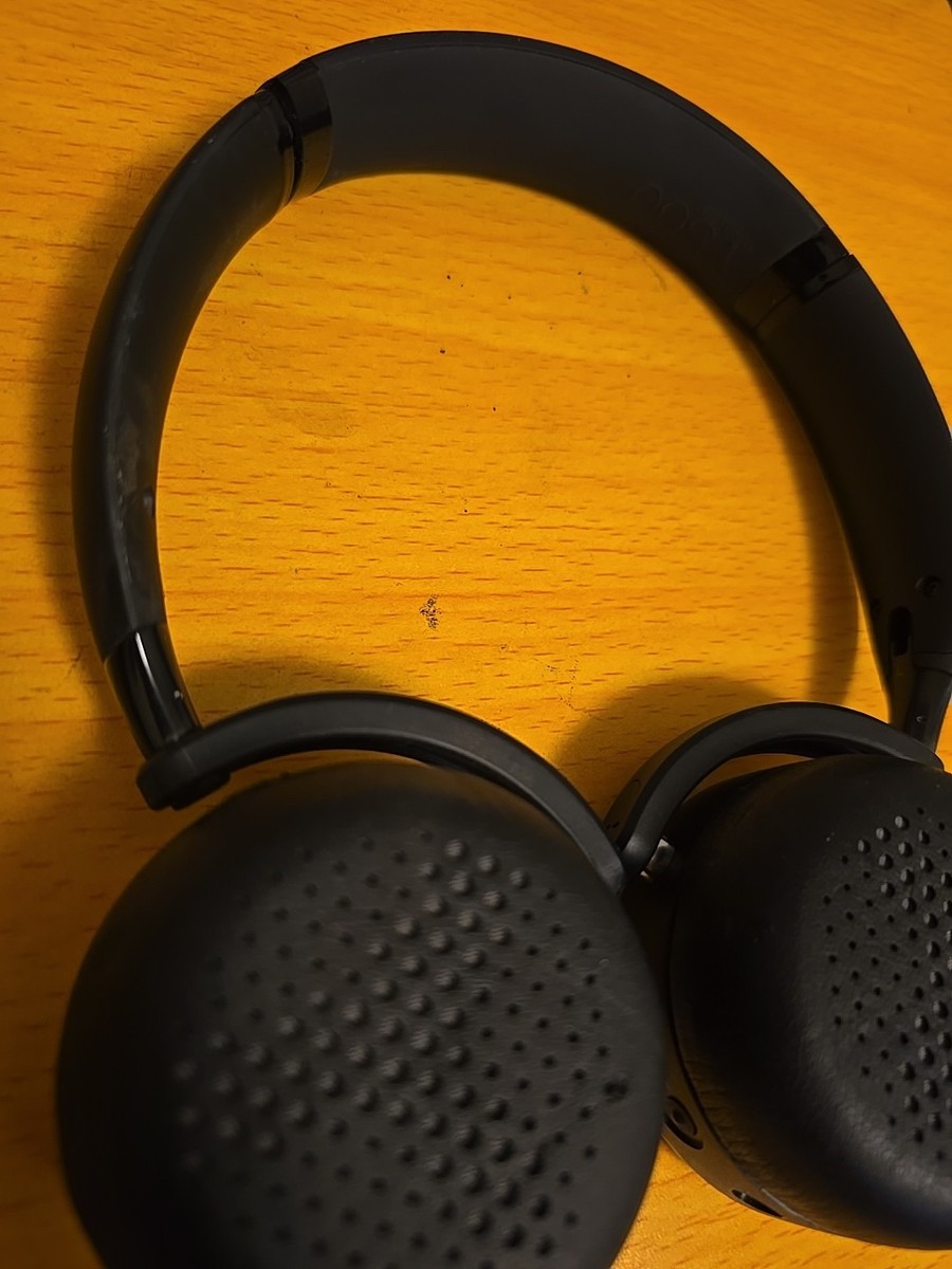 AKG Y500 Wireless On-Ear Foldable Headphones Black (Used