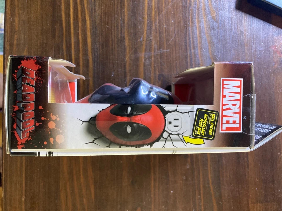 Máscara Deadpool con luz 3D Marvel decoración de pared luz nocturna LED funciona calcomanía Foto 4 de 4