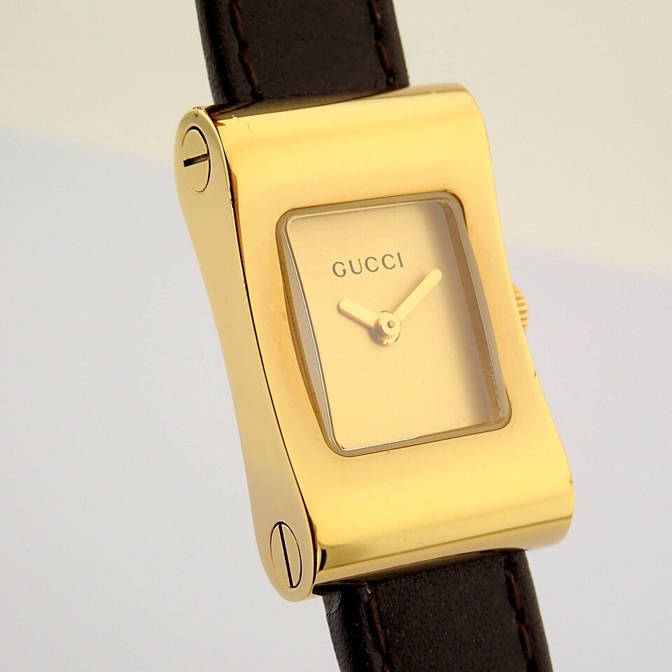 Genuine Gucci 2300L SS Leather Watch 