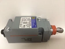 NEW! SQUARE D ROLLER PLUNGER LIMIT SWITCH W/ TYPE DY140 HEAD 9007C54DY140Y35D5T