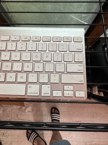 Apple Magic Keyboard A1314 Wireless Bluetooth – Works, No Battery Cover - Picture 4 of 9