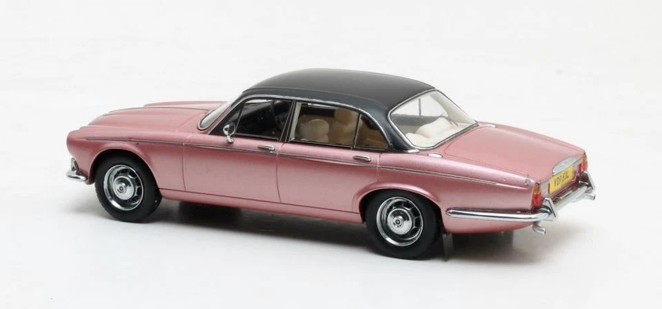 Daimler Double Six Vanden Plas Series I "Pink/Black" (Matrix 1:43 / MX40402-011) - Bild 3 von 4