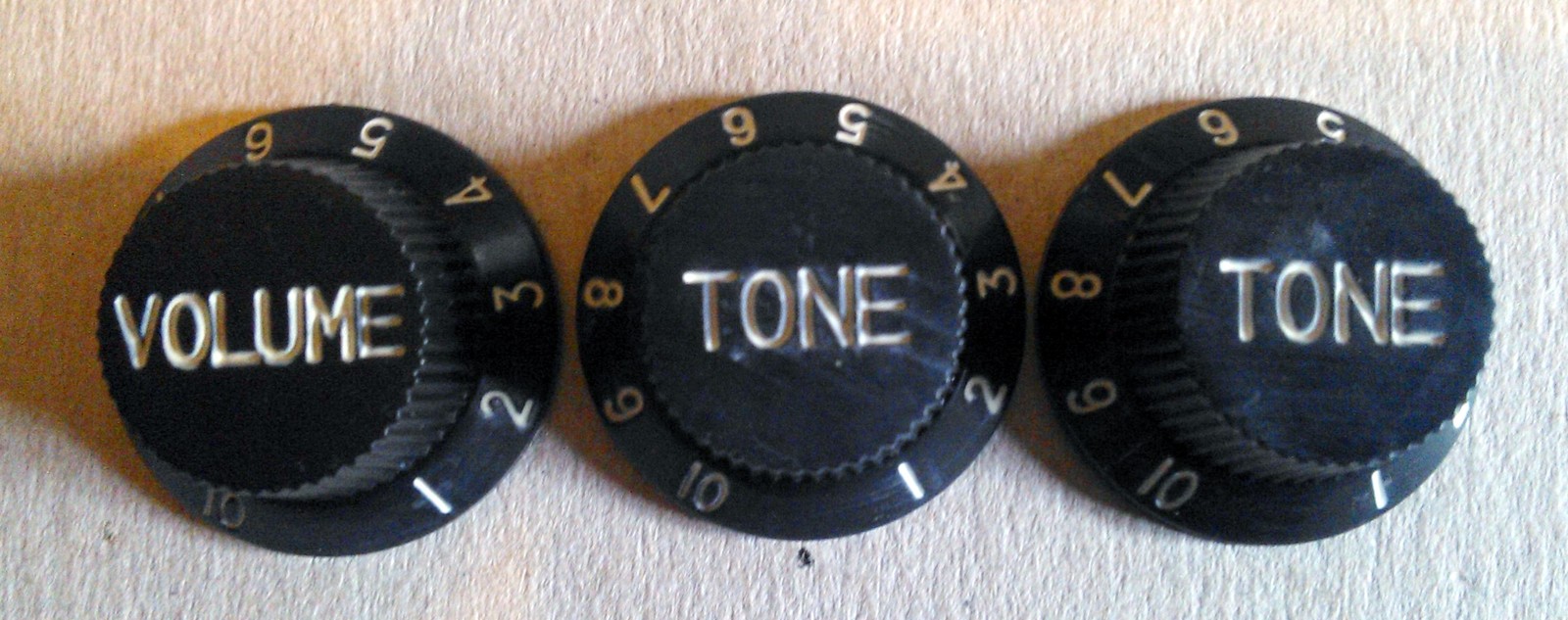 SET 3 MANOPOLE POT KNOB STRATOCASTER NERE (1V + 2T)