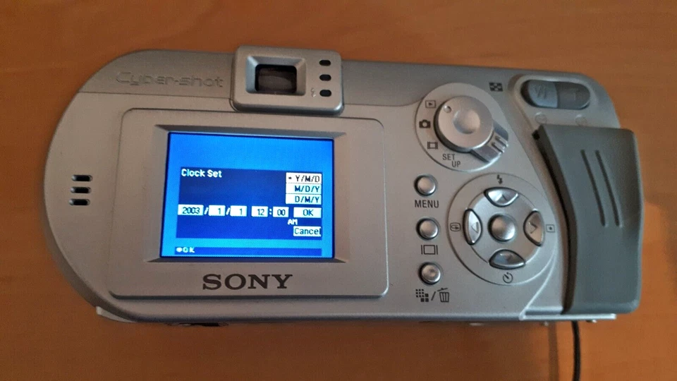 Цифровая камера Sony DSC-P52 Cyber-Shot 3,2 Мп - Изображение 3 из 4