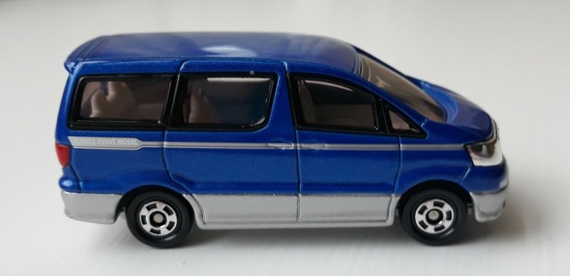 tomica toyota alphard