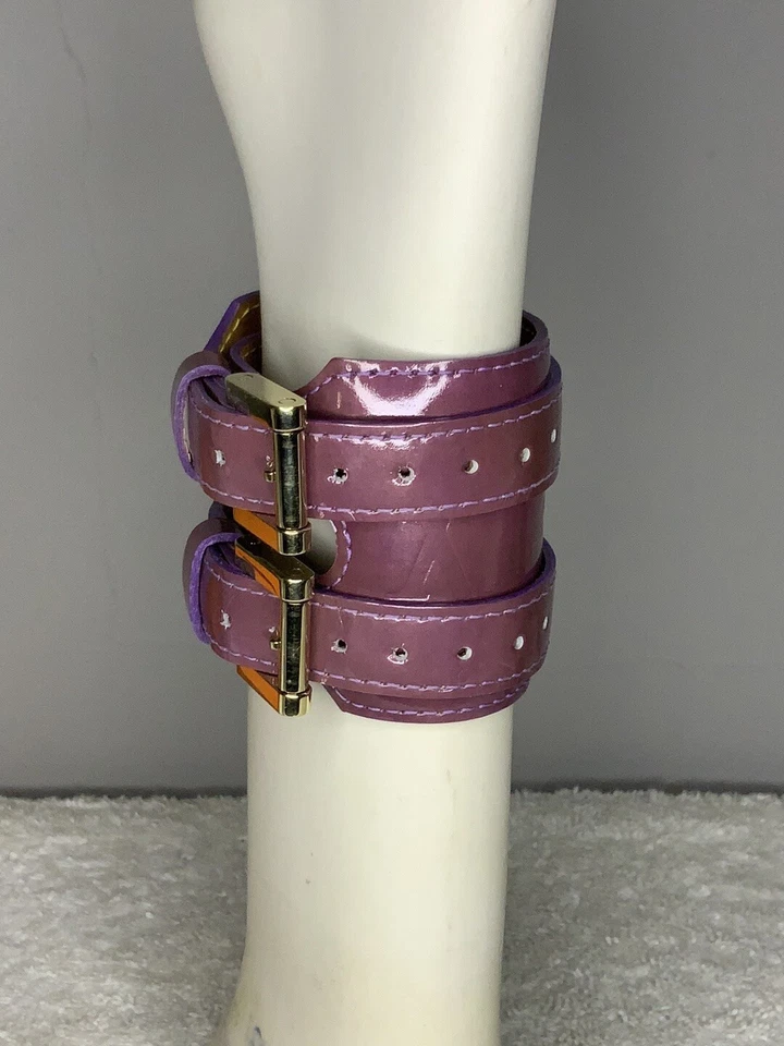 Pulsera Louis Vuitton Charlton Doble Envoltura en Cuero Vernis Monograma Púrpura Foto 4 de 4