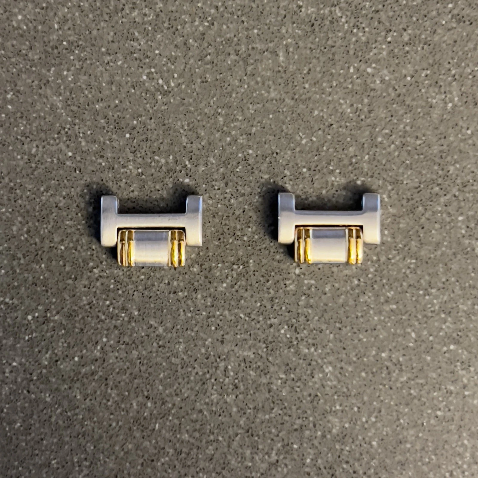 Deux maillons de bracelet de montre GUCCI 9000L 11mm 1ère génération argent or excellent état !