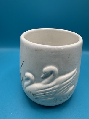 Vintage Teleflora Gloria Vanderbilt White Swan Ceramic Vase Planter Cup 
