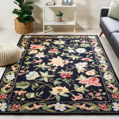 SAFAVIEH Contemporary Country Floral Hand Hooked Wool Area Rug Black Chelsea