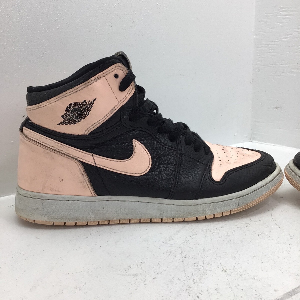 Jordan 1 Retro High Black Crimson Tint (GS) 575441-081 USED Size