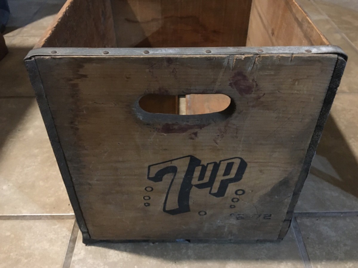ヴィンテージ 7 Up 木製飲料箱 ロサンゼルス製 ヴィンテージ 7 Up 木製飲料箱 ロサンゼルス製 Vintage 7UP