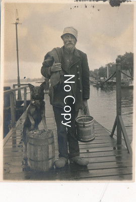 Photo Old Fisherman with German Shepherd X222
