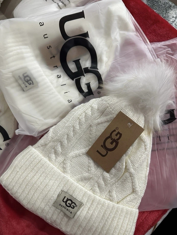Gorro de malha UGG cabo com forro de lã. Novo em folha tamanho único adulto. Cor branca - Imagem 2 de 4