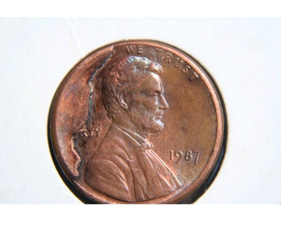 1987 1c HUGE Die Break Cud - Rare Mint Error,  30  Days Return Privile Not Clean - Image 3 of 4