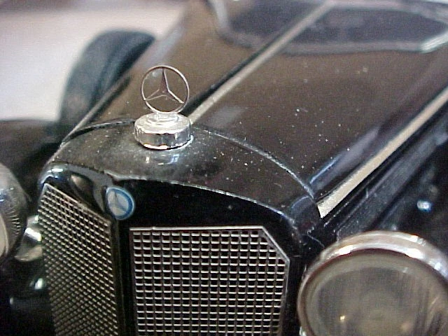1938 Mercedes-Benz 770K - Signature  1:18 Scale - Image 3 of 4