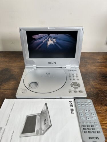 Philips PET800 Portable DVD Player  - Picture 1 of 5
