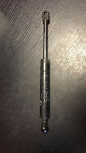 BMW 5 E39 Heckklappe Kofferraumdeckel rechts Gasdruckdämpfer 8190688