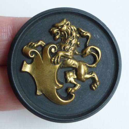 Button Antique - Narrative Lion Heraldry - 41 MM - Picturial Heraldry Button - Picture 2 of 4