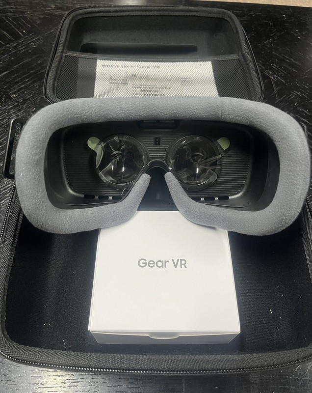 Samsung Gear VR Oculus Virtual Reality Headset SM-R323NBKAXAR Travel Case Black