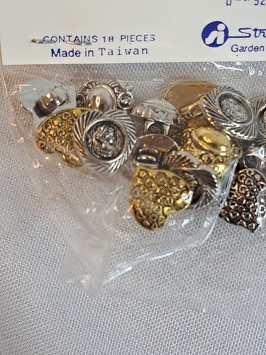 Crafty Buttons(18) CJ652 Hearts Goldtone/Silvertone 1/2" Plastic Shank Back NOS - Picture 3 of 4