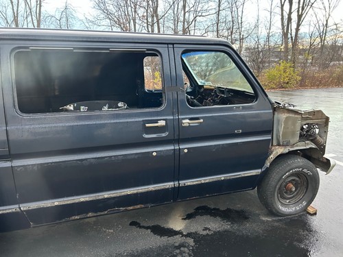 1975 - 1991 Ford Econoline E150 E250 VAN LOWER BODY SIDE MOLDING 8 pc set OFF 89 - Picture 14 of 14