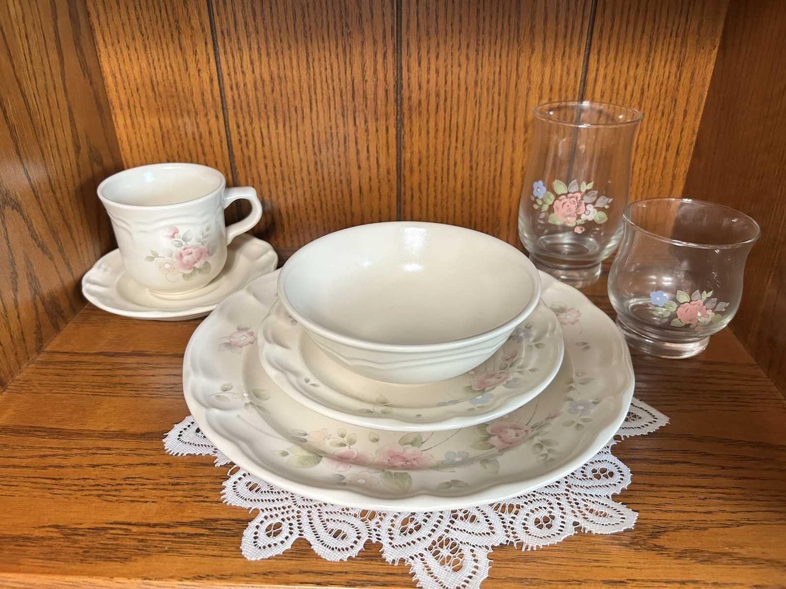 Vintage Pfaltzgraff Tea Rose 125-Piece Stoneware Dining Set for Collectors