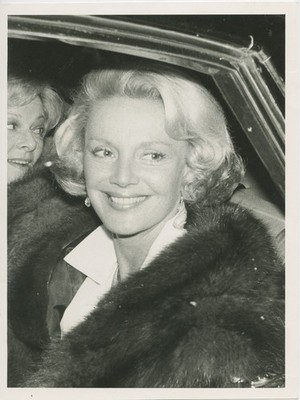 A04 A0436   Barbara Sinatra Leaving Royal Albert Hall, London, 1977