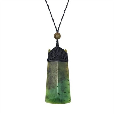 81stgeneration Geschnitzte Nephrit Jade Lange Toki-Klinge Anhänger Halskette
