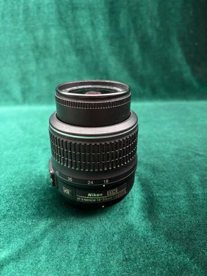 Objectif Nikon AF-S DX NIKKOR 18-55 mm f/3,5-5,6 G VR pour pièces poussière - Photo 1/4