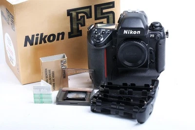 Nikon F5 Profi Kamera SLR Body OVP 3145544 heidi-foto - Bild 1 von 4