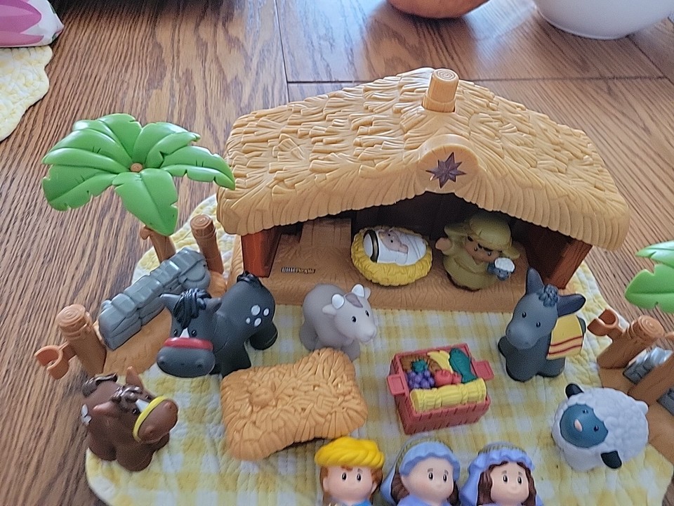 FISHER PRICE LITTLE PEOPLE NATIVITY SET PLAYS "AWAY IN A MANGER