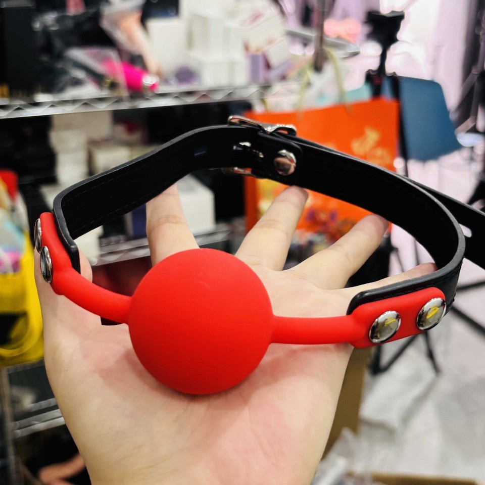 silicone-mouth-ball-gag-bondage-fetish-role-play-harness-restraint