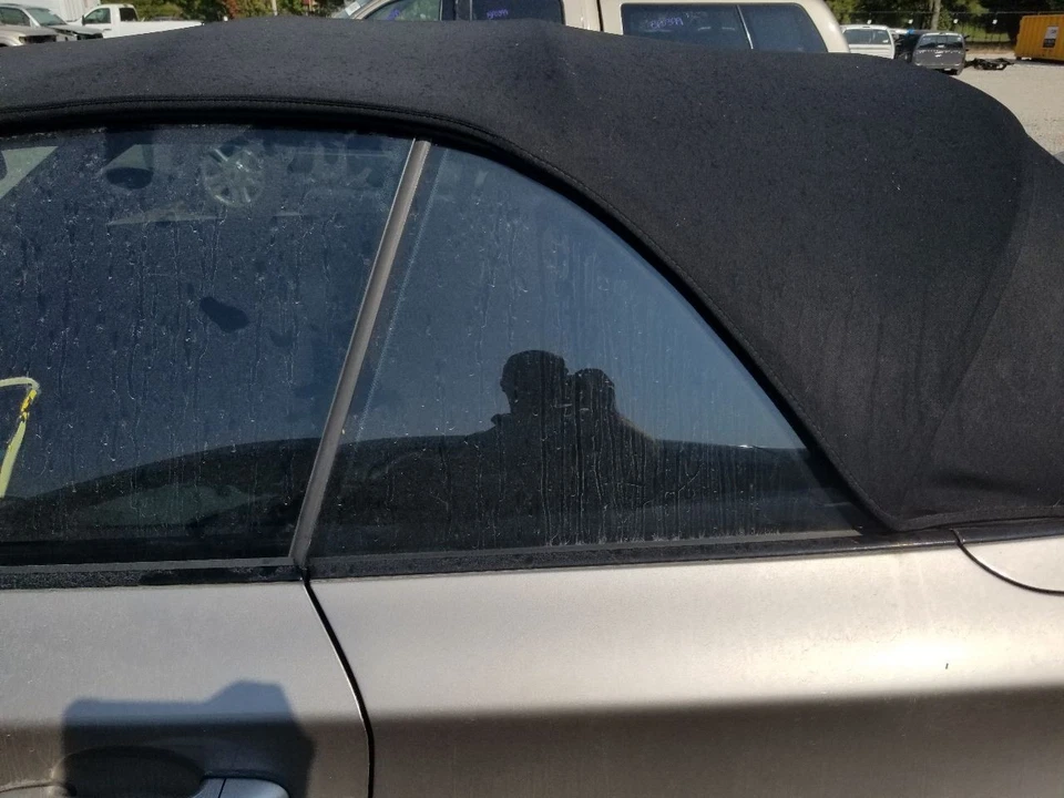 08 2008 BMW 135I CONVERTIBLE QUARTER GLASS LEFT DRIVER - Image 2 of 4