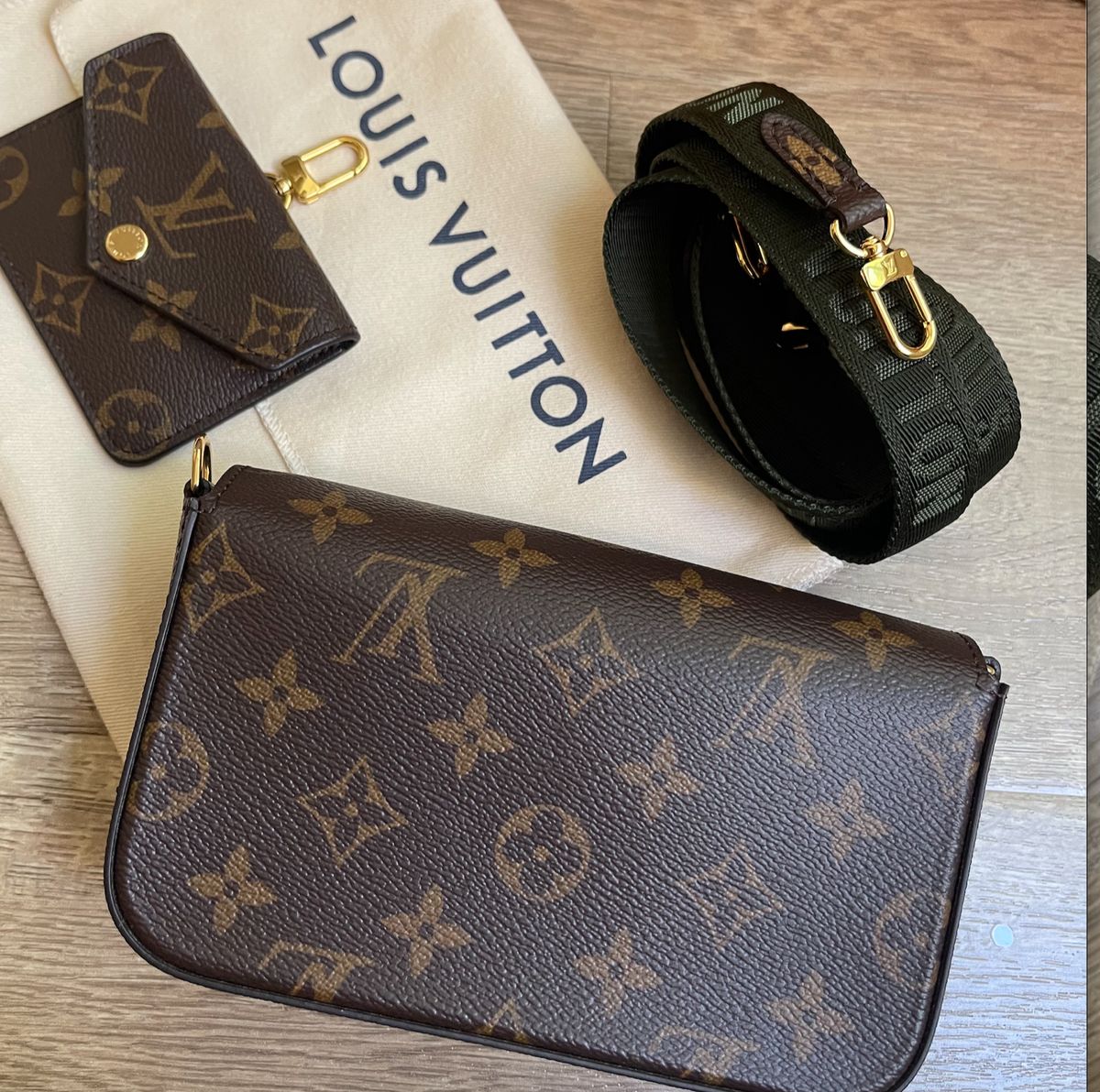 LOUIS VUITTON Felicie Strap & Go Pochette Monogram Canvas LOUIS VUITTON Felicie Strap & Go Pochette Monogram Canvas