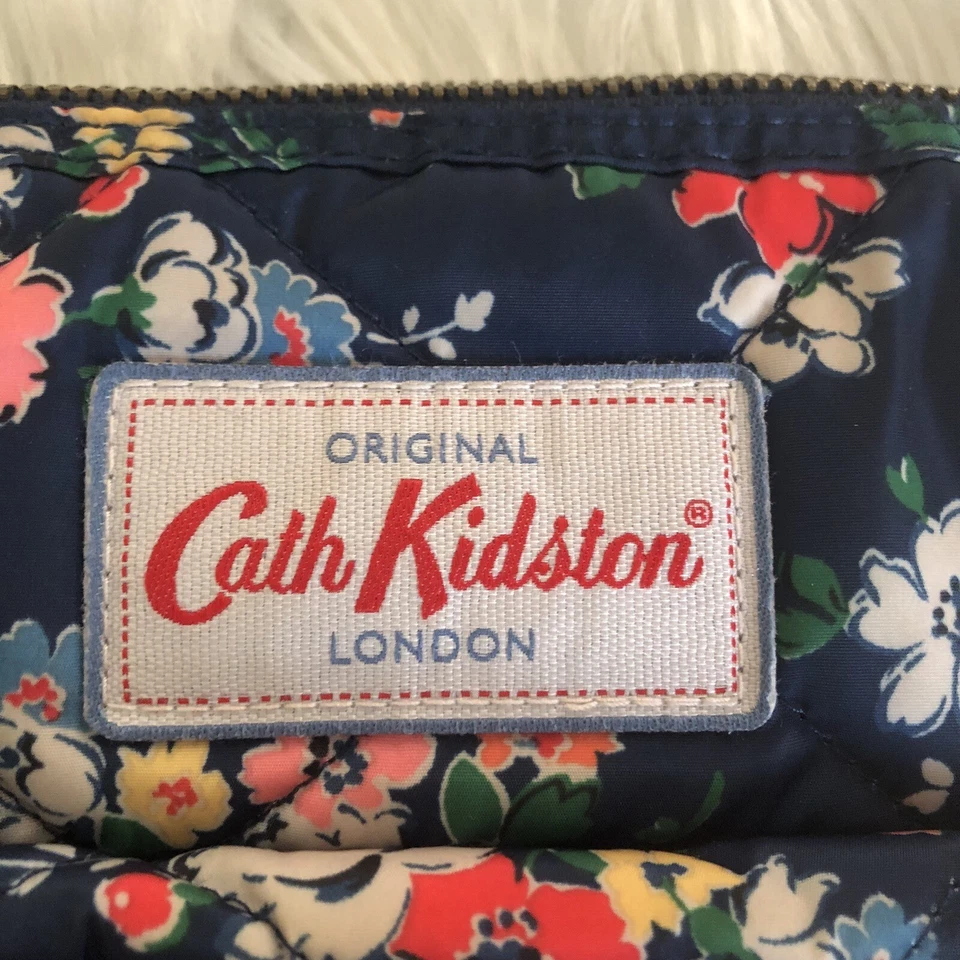 Women’s Cath Kidston Bag Crossbody Navy Mix Quilted Floral Print Zip Fastening - Image 2 of 4