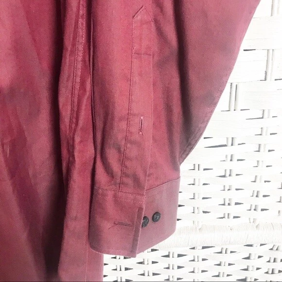 Camisa de vestir BCBG Attitude para hombre con botones roja con silueta negra talla M Foto 3 de 4