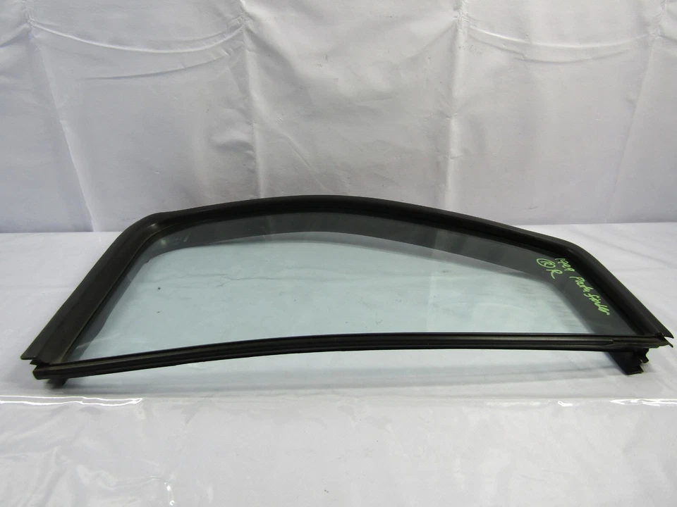 Оригинальное правое заднее вентиляционное стекло со стороны пассажира для Nissan Pathfinder 1996-2000 годов выпуска - Изображение 2 из 4