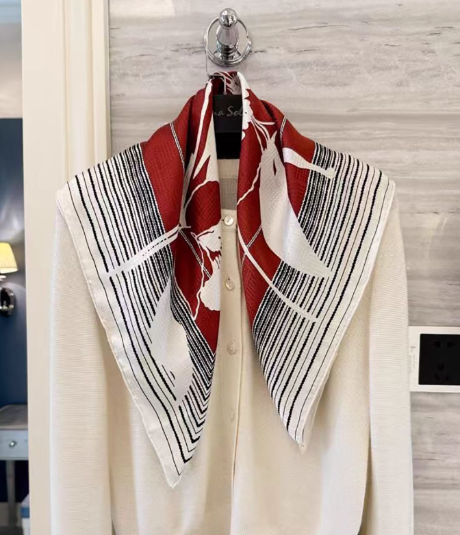 70% Cashmere 30% Silk Double Face Floral Shawl Red Flower Print 25 Inch Wrap