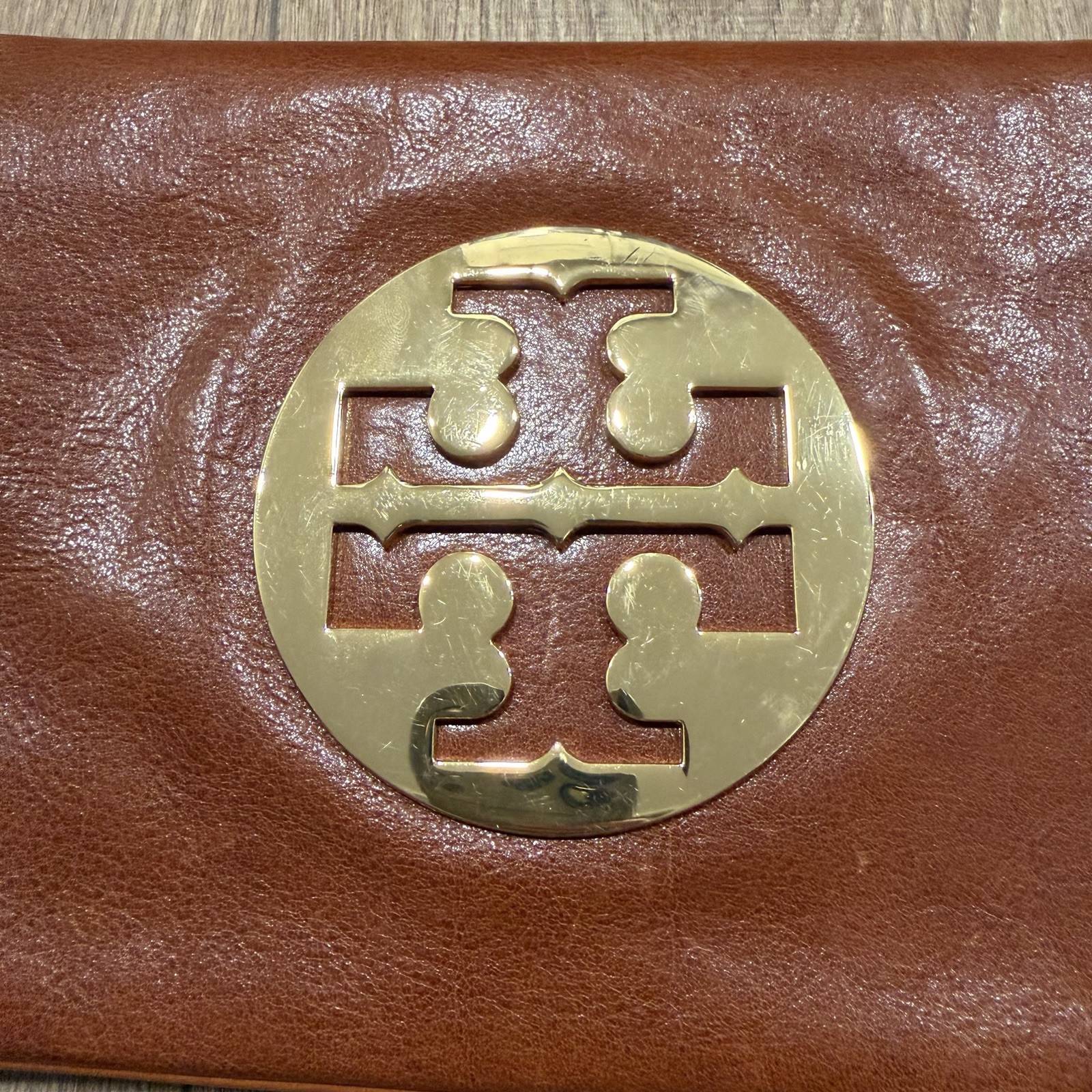 Tory Burch Reva In Cognac Leather Clutch With Gold Chain thumbnail 2
