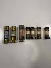 6 fuses, 1 bussman NON 15amp,  FRN-R 30, 1- TR20R, 3 T-Tron JJs15, T-Tron JJS 25