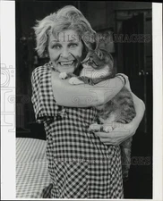 1976 Press Photo Martha Raye in a scene from "Everybody Loves Opal." - srp04271