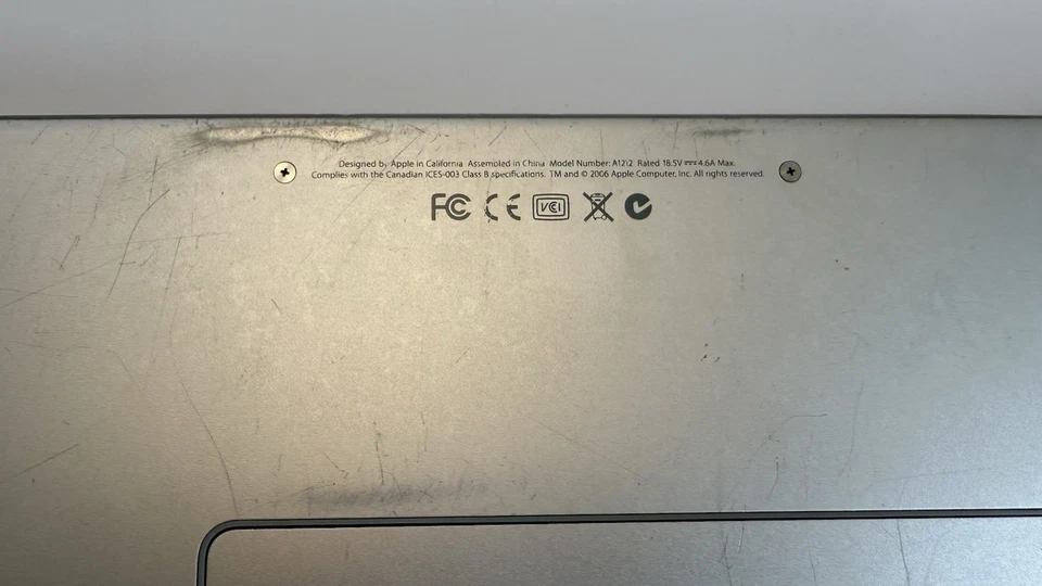 Apple MacBook Pro 17” A1212 (2006) Vintage Laptop – For Parts or Repair - Image 4 of 4